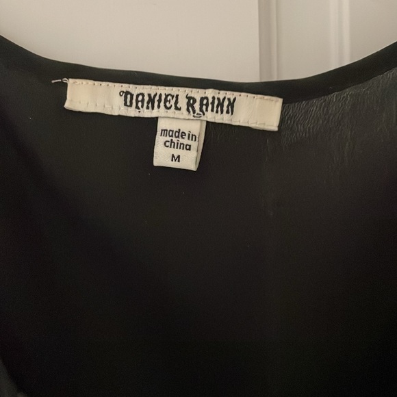 Daniel rainn black and white tank in size medium - Picture 3 of 7